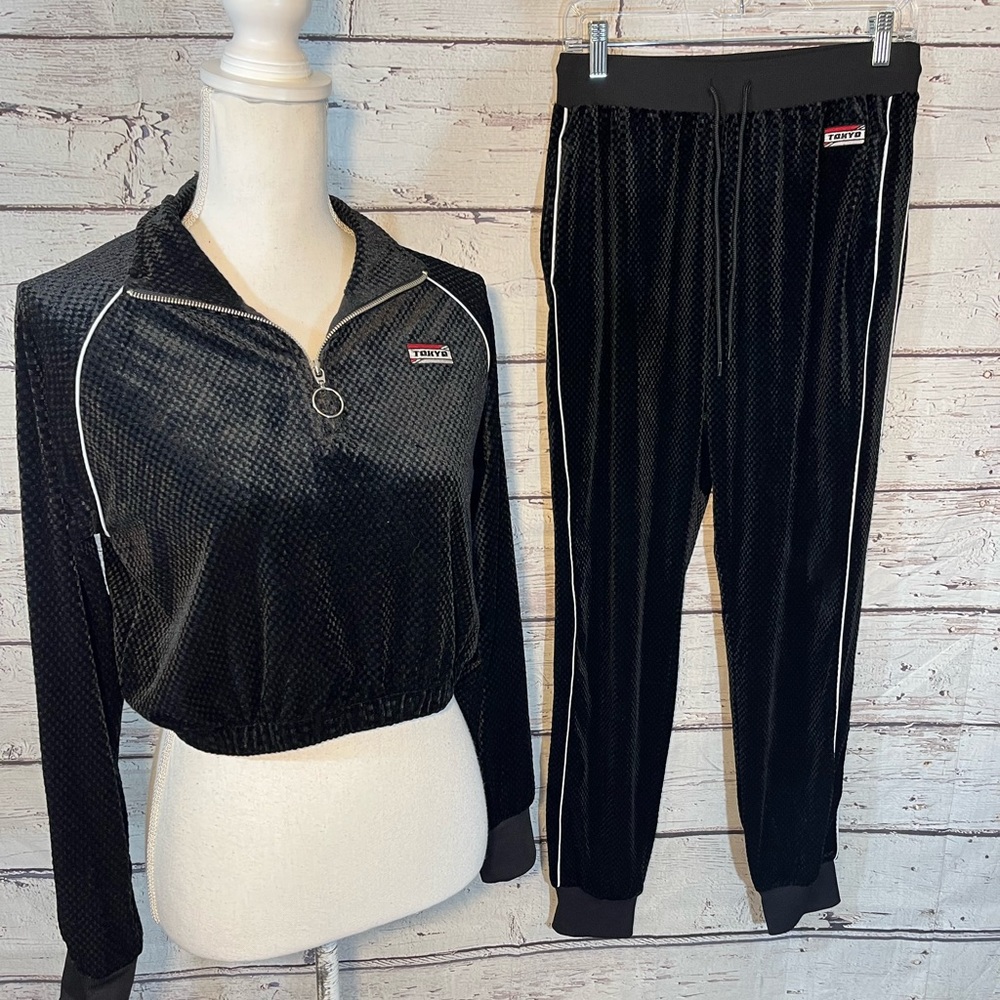 FOREVER 21 Set Jogger/Cropped Shirt Velour Black "Tokyo"-S/M